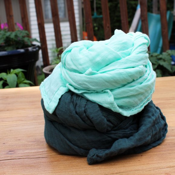Laora NWT Organic scarf in mint color - Picture 3 of 5